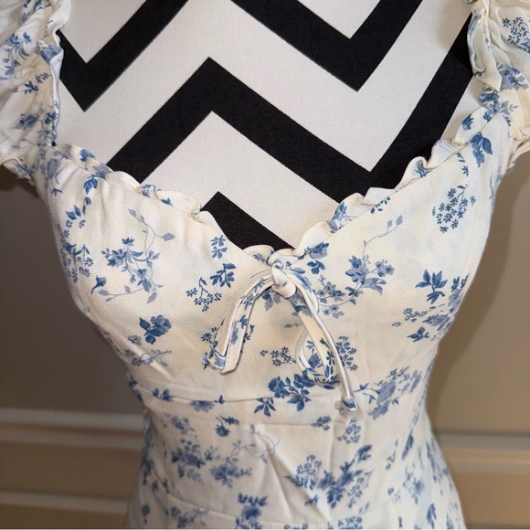 REFORMATION Pacey Dress Blue Floral Mini Dress Short Sleeve size 2 - Picture 9 of 10